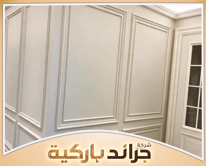 معلم تركيب فوم بالرياض 0542860739 شركة جراند باركية يقدم الفني خدمة معلم ديكورات فوم بتنفيذ دقيق يناسب الجدران والأسقف والتصاميم الحديثة.